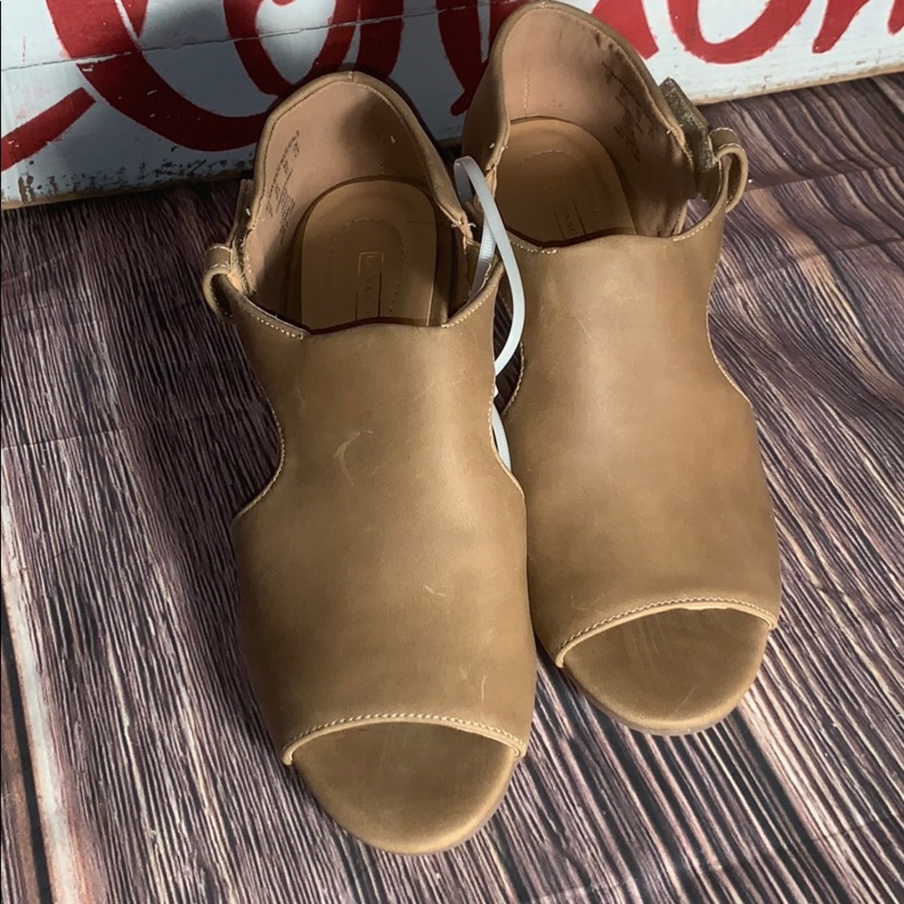 Women’s Laura Scott Beige Open Toe Sandals